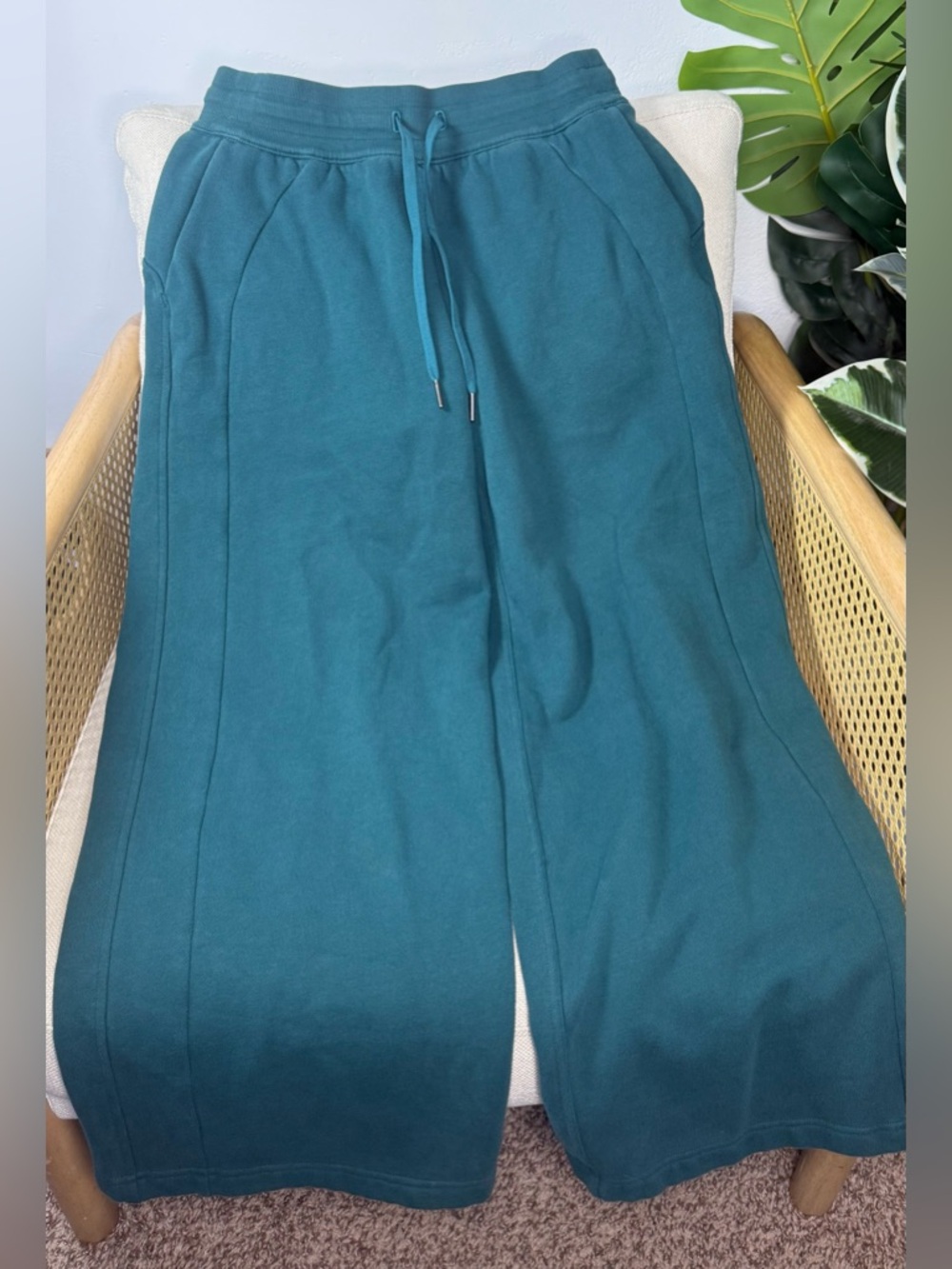 Lululemon Scuba Mid-Rise Wide-Leg Pant
*Short 27.5" Size small - Picture 4 of 9